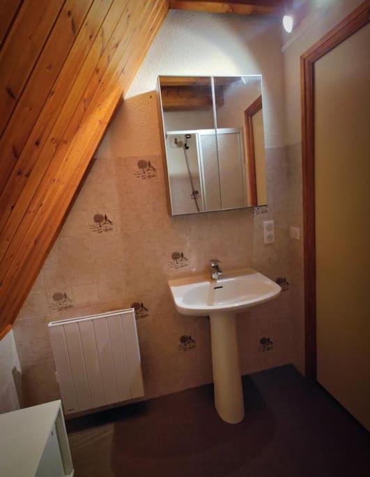 Logement 6 Pers Au Coeur Des Montagnes Pyreneennes Linge De Maison Et Papier Toilette Non Fournis Boutx Exterior photo